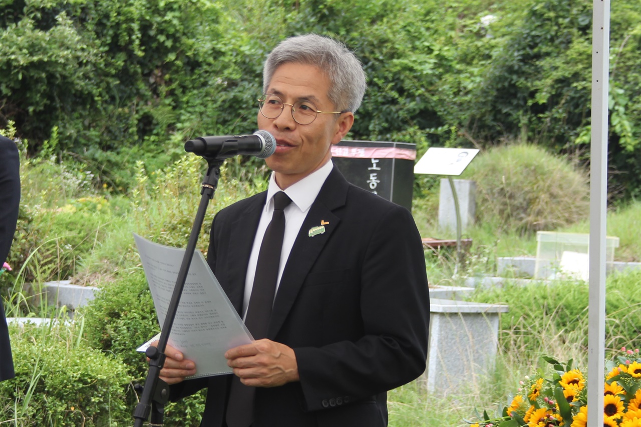 권영국의 추모사 권영국 정의당 대표가 '노회찬 6주기 추모제'에서 추모사를 하고 있다.