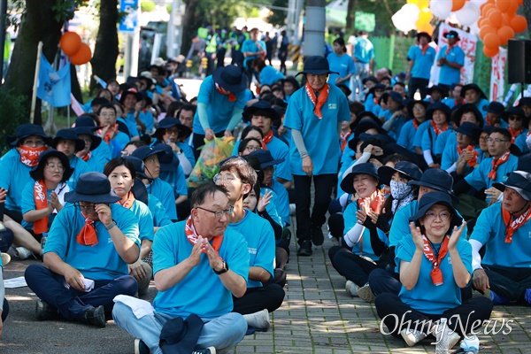  7월 21일 오후 창원진해 미군기지 앞에서 열린 "반미·반전·주한미군철수 투쟁 결의대회”