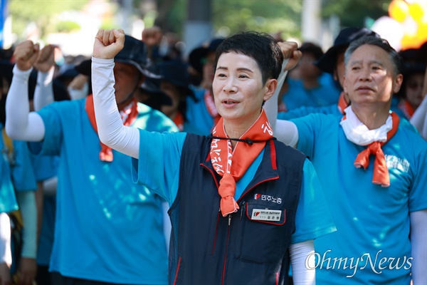  7월 21일 오후 창원진해 미군기지 앞에서 열린 "반미·반전·주한미군철수 투쟁 결의대회”. 김은형 본부장.