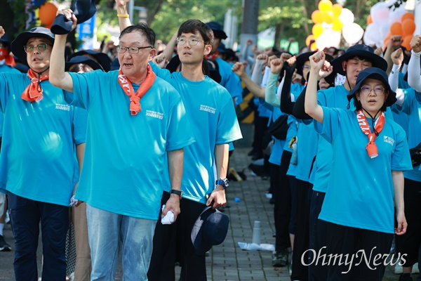  7월 21일 오후 창원진해 미군기지 앞에서 열린 "반미·반전·주한미군철수 투쟁 결의대회”