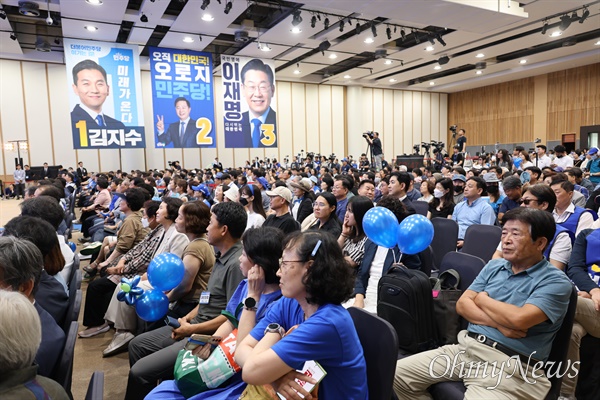  21일 오후 대구 엑스코에서 열린 더불어민주당 당대표·최고위원 대구경북 합동연설회장. 