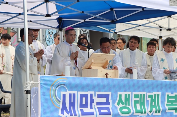 김선태 천주교 전주교구 주교 천주교 주교회의 정의평화위원장이자 전주교구장인 김선태주교가 월요미사를 봉헌하고 있다.