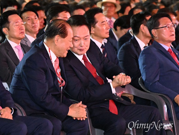  윤석열 대통령이 23일 오후 경기 고양시 킨텍스에서 열린 국민의힘 제4차 전당대회에 참석하고 있다.