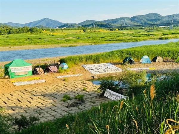 세종보 재가동 중단 요구 천막농성장 지난 4월 20일부터 90여 일째 농성 중이다.