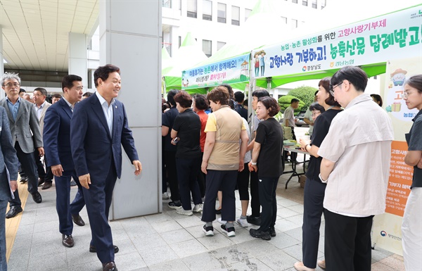  24일 경남도청에서 열린 한우 판촉-시식 행사