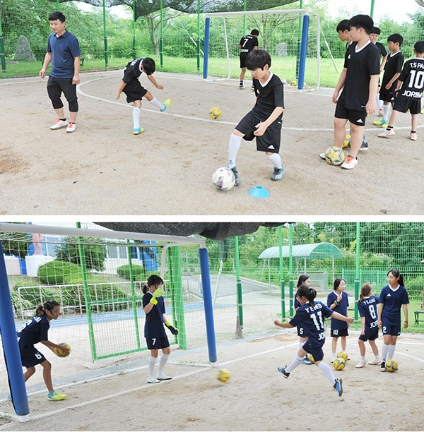  선수들이 점심시간을 이용해 훈련하고 있다.