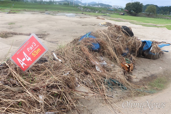  7월 초 집중호우로 인한 수해로 사용이 어렵게 된 봉황천 파크골프장(금산군 제원면 수당리 986-1 일원).