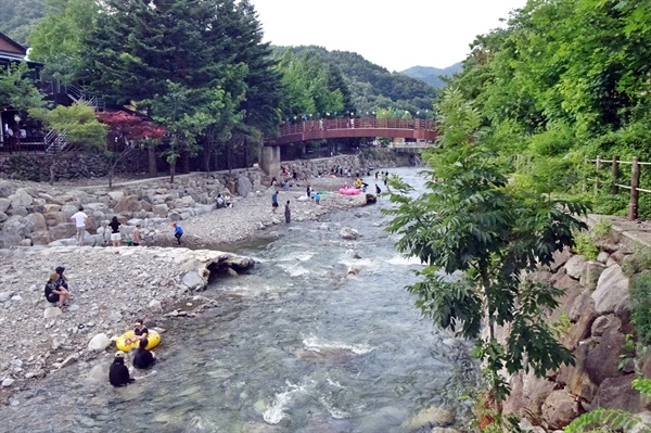  무주 구천동 관광특구내 계곡 