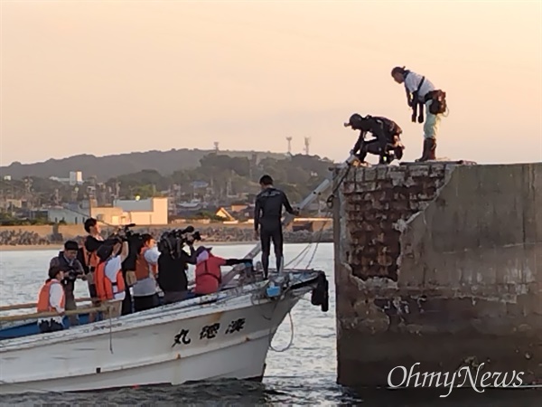  일본 시민단체인 '장생탄광의 몰비상(수몰사고)을 역사에 새기는회'는 31일 오전 야마구치현 우베시 장생탄광 바다속 피야에 대해 잠수부를 동원해 조사를 벌였다.