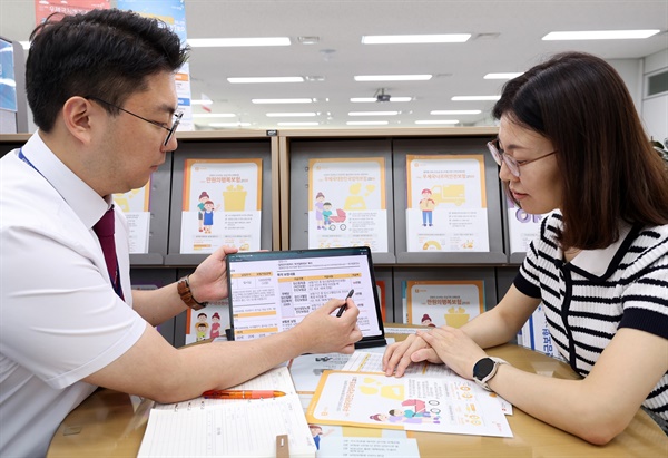  우체국은 ‘공익보험 5종’을 통해 국민 실생활에 도움을 주고 있다. 우체국보험은 누구나 행복한 생활이 가능하도록 필요한 보장만 실속있게 가입할 수 있다.