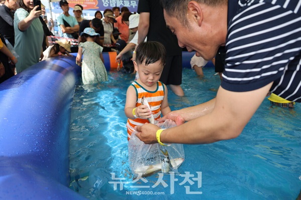  '제21회 사천시 삼천포항 자연산 전어축제'가 오는 8월 9일부터 11일까지 사흘간 팔포음식특화지구 일원에서 열린다. 