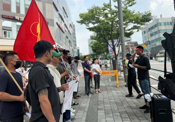  8일 미얀마 대사관 무관부 앞과 주변에서 열린 기자회견, 집회.