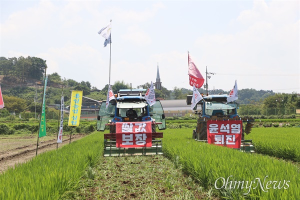  9일 오전 의령 '논 갈아엎기 투쟁'.