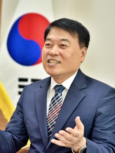  '선생님으로서의 사명감을 잊지 말것'을 후배 교사에게 당부한 이정석 논산계룡교육지원청 교육장. 일선 현장은 떠나지만 '충남교육을 늘 응원하겠다'고 덧붙였다.