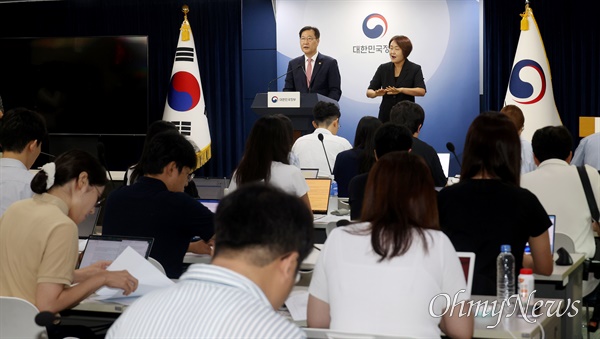  박성재 법무부 장관이 13일 오전 서울 종로구 정부서울청사 합동브리핑실에서 2024년 광복절 특별사면을 발표하고 있다.