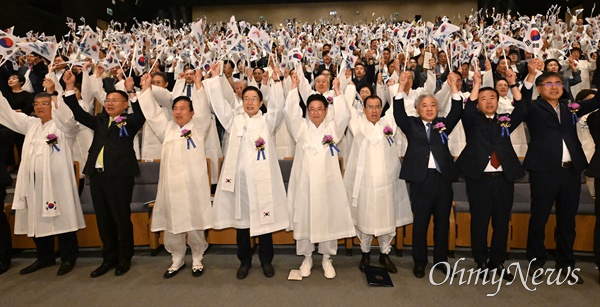  경상북도는 15일 오전 경북도청 동락관에서 600여 명이 참석한 가운데 제79회 광복절 기념식을 열었다.