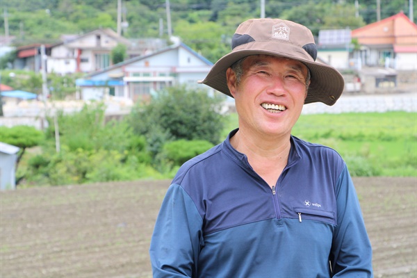  충북 옥천 동대리 김재수씨. 