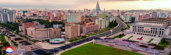  김정은 북한 국무위원장이 참석한 가운데 평안북도 피해복구 전구에 파견되는 백두산영웅청년돌격대 진출식이 지난 6일 평양에서 진행됐다고 조선중앙통신이 8월 7일 보도했다.
