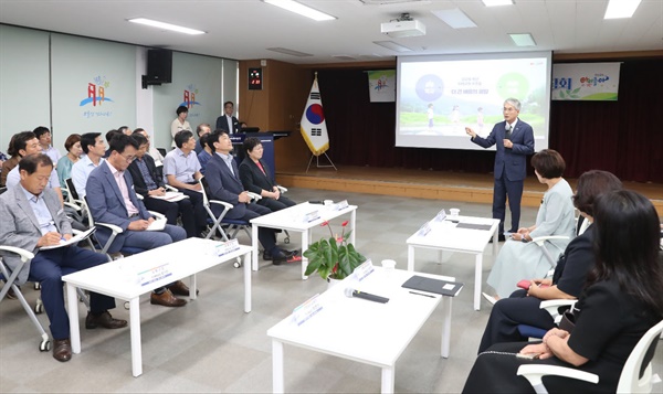  박종훈 경남도교육감, 28일 남해교육지원청 대회의실에서 교육공동체와 대화