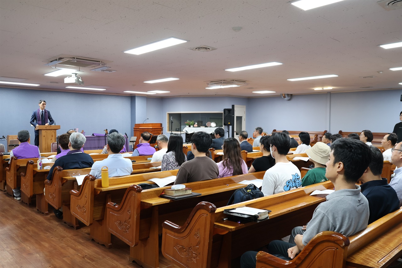  29일 오후 광주광역시 우리빛교회에서 ‘10·29 이태원 참사 유가족과 함께하는 광주·호남지역 그리스도인 예배’가 열렸다.