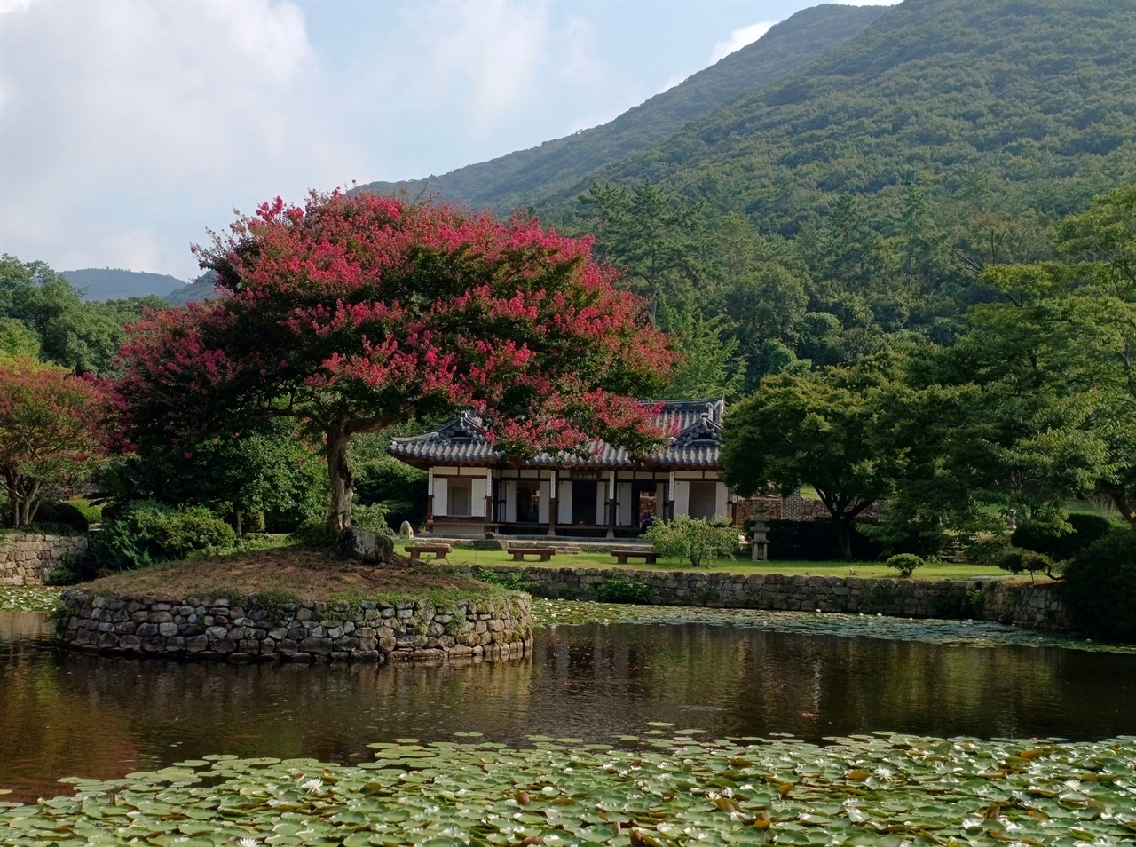 운림산방 지금의 운림산방은 남농 허건의 노고이다.