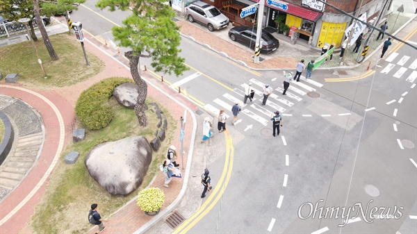  지리산지키기연석회의, 지리산케이블카반대산청주민대책위원회, 케이블카없는지리산실천단은 2일 산청군청 앞에서 “지리산 케이블카 추진을 당장 중단하고 부실행정에 대해 사죄하라”고 촉구했다.