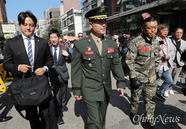 박정훈 대령 7차 공판   해병대 채상병 순직사건 수사 이첩 관련 전 해병대 수사단장 박정훈 대령이 3일 오전 서울 용산구 중앙지역군사법원에서 열리는 7차 공판에 출석하고 있다.