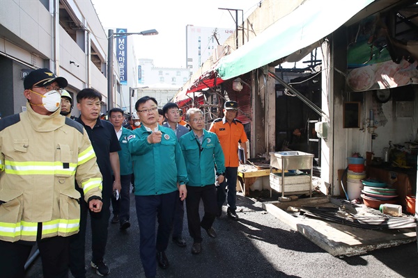  홍남표 창원시장, 4일 마산어시장 화재 현장 점검.