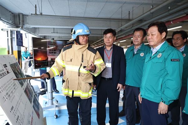  5일 오후 박완수 경남도지사, 마산어시장 청과시장 화재 현장 방문.