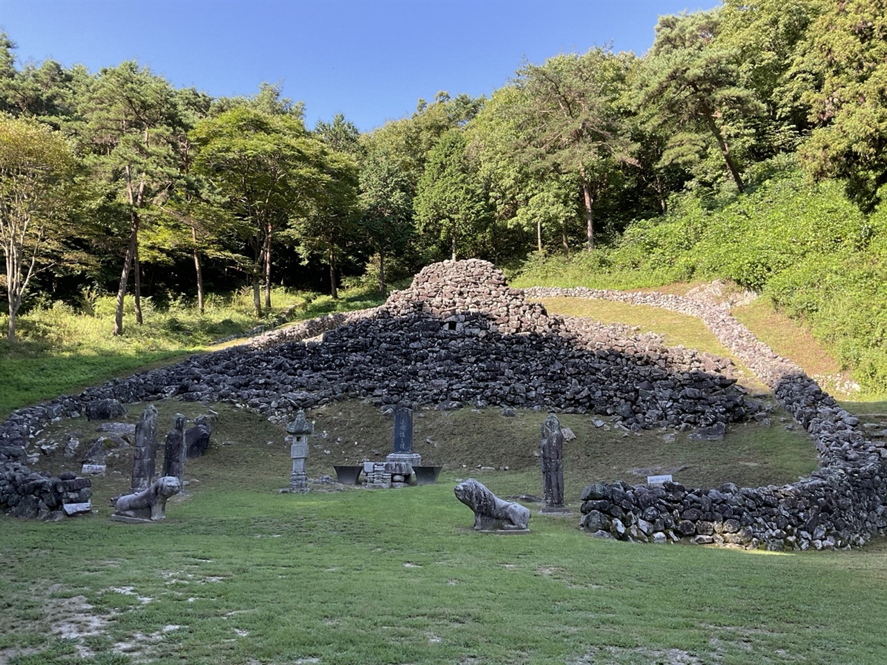  산청 왕산 구형왕릉