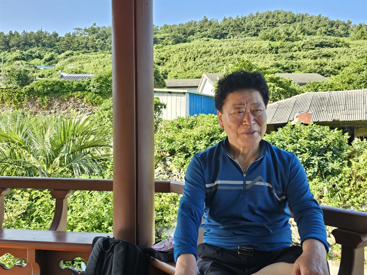  평도 바다가 죽어가고 있다고 호소하는 송철희 평도 이장