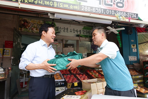  박완수 경남도지사, 13일 창원 도계부부시장 방문.