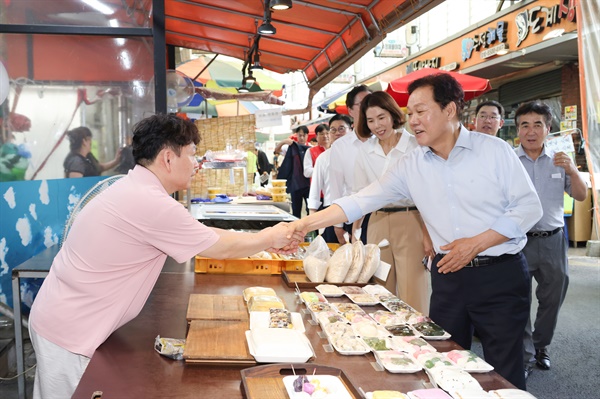  박완수 경남도지사, 13일 창원 도계부부시장 방문.