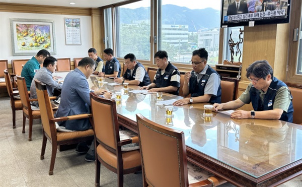  창원특례시공무원노조, 22일 장금용 부시장 만나 요구사항 전달.