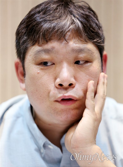  설경인 정신과 의사는 <오마이뉴스>와 인터뷰에서 "조금 더 편하게 우울하면 어떨까"라고 제안했다.