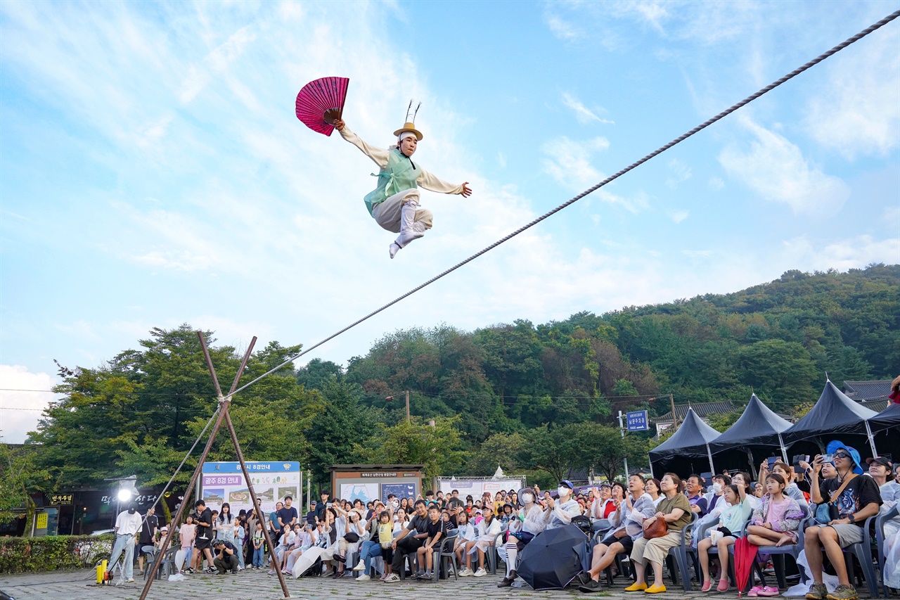  경기 광주시는 올해로 세계유산 UNESCO 등재 10주년을 맞은 남한산성에서 ‘제29회 광주시 남한산성문화제’를 오는 10월 3일부터 6일까지 남한산성도립공원에서 개최한다