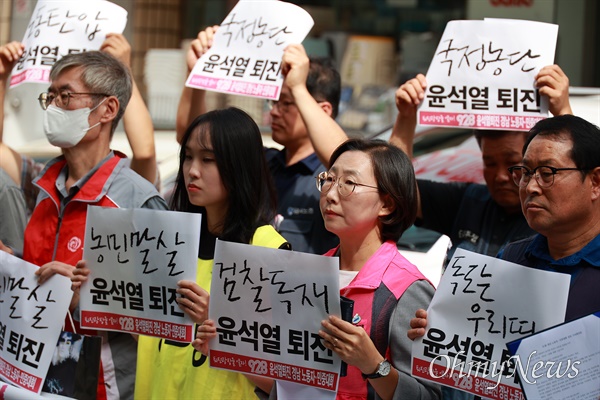  경남노동자.민중대회(준)은 25일 오전 국민의힘 경남도당 앞에서 “윤석열 퇴진 노동자-민중대회”를 선포했다.