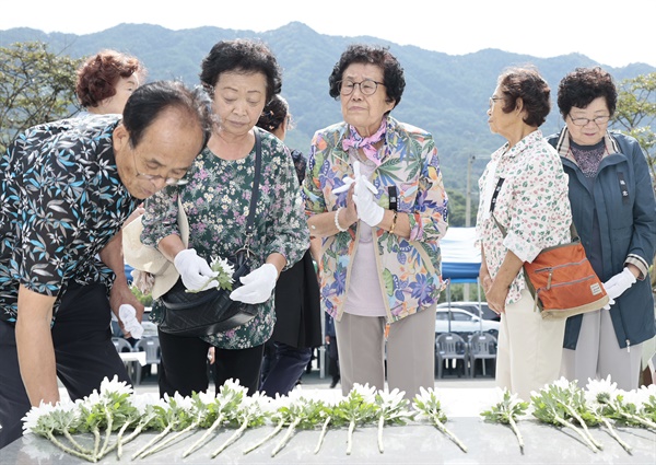  25일 오전 함양군 수동면 도북리 추모공원에서 열린‘제75주기 함양 민간인 희생자 추모식’.