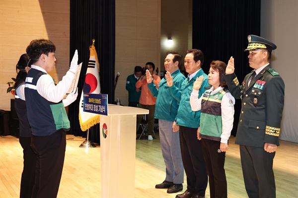  25일 오후 경남도청 대강당에서 열린 ‘제49주년 민방위대 창설기념식’