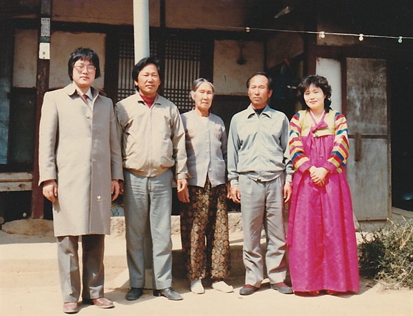  필자(황광우 작가)의 신혼 당시 사진. 