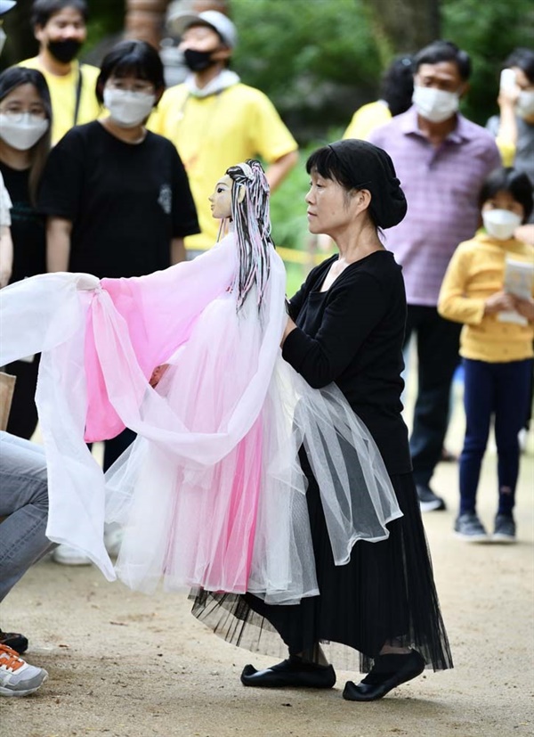  2019년 정선인형극제에서 ‘두루미의 흥과 멋과 시나위’ 공연 장면.