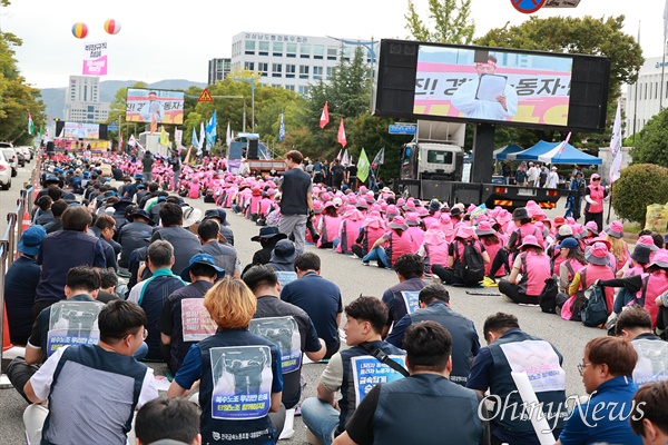  9월 28일 오후 경남도청~경남도교육청 사이 도로에서 열린 "윤석열 퇴진 경남 노동자-민중대회".