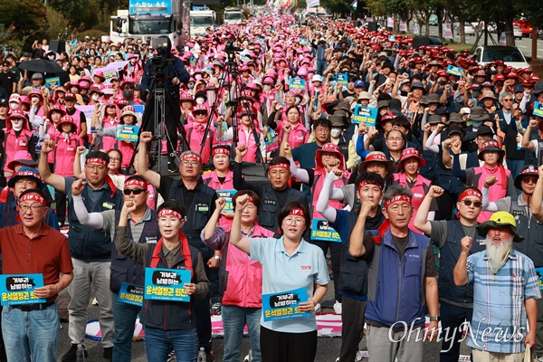  9월 28일 오후 경남도청~경남도교육청 사이 도로에서 열린 "윤석열 퇴진 경남 노동자-민중대회".