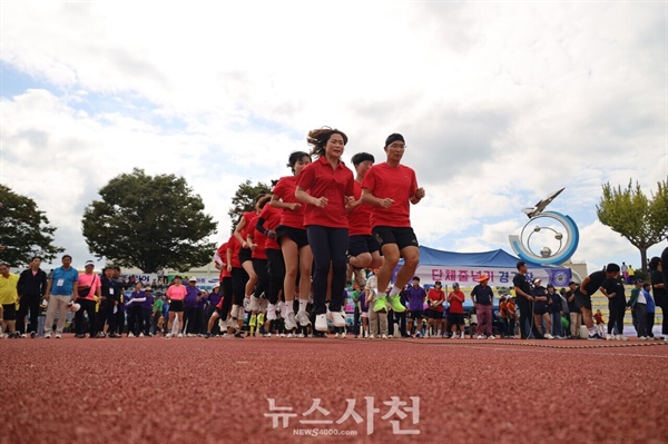  제20회 사천시민체육대회가 28일 사천종합운동장에서 '함께 뛰는 시민, 가슴 뛰는 우주항공도시 사천'이라는 주제로 성황리에 열렸다.