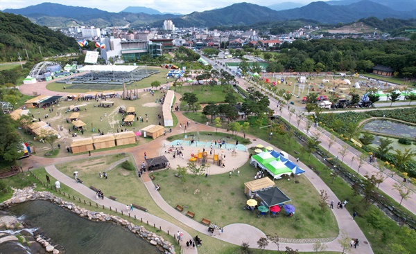  제19회 함양산삼축제 행사장.