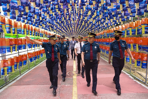  김성희 경남경찰청장, 진주 축제 현장 점검.
