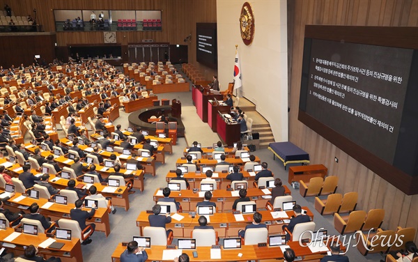 재표결에 부쳐진 김건희 특검법, 채상병 특검법, 지역화폐법 윤석열 대통령의 재의 요구로 국회로 돌아온 김건희 특검법, 채상병 특검법, 지역화폐법이 4일 오후 국회 본회의에서 재표결에 부쳐지고 있다. 