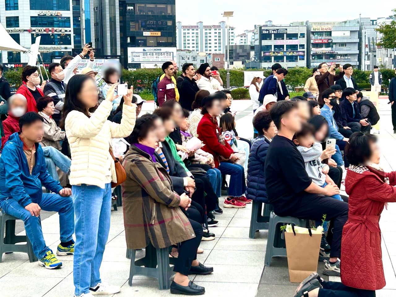  6일 오후, 서산 시민들이 가장 많이 찾는 서산 호수공원에서는 서산시대 오케스트라의 ‘쉼이 있는 음악회’가 시민 200여 명이 참석한 가운데 개최됐다.