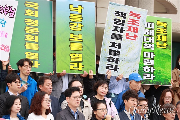  낙동강녹조재난대책위원회, 7일 오전 경남도의회 계단 앞 기자회견.