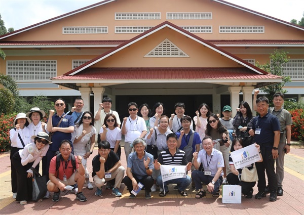  하비에르 예수회 학교(Xavier Jesuit School Cambodia)를 찾은 한국 청소년지도자 일행